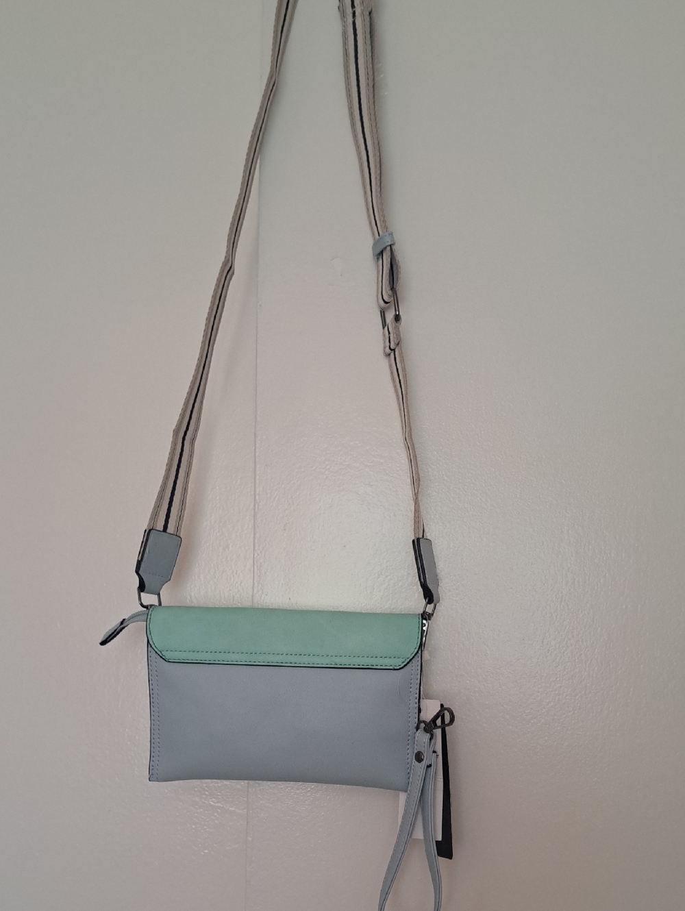Isabelle Koolee Mint and Cream Wristlet Clutch - Picture 2 of 7